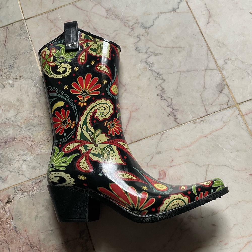 Nomad rain boots size 7
